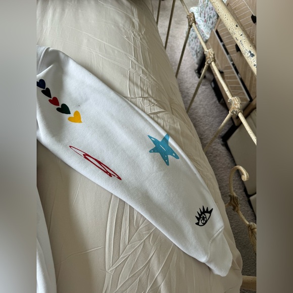 Mayfair Group Somebody Loves You Sweatshirt - Picture 2 of 8